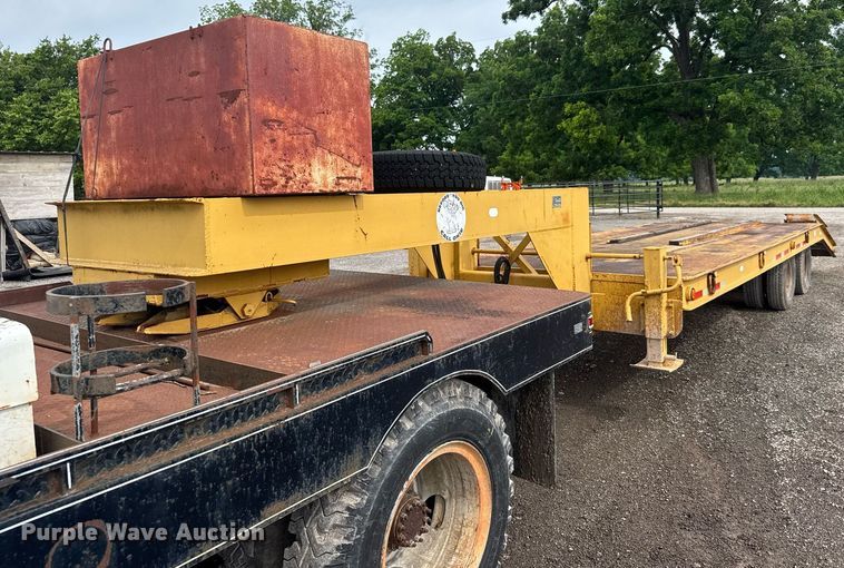 image for item DY0193 1991 Chevrolet Kodiak flatbed truck