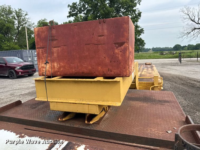 image for item DY0193 1991 Chevrolet Kodiak flatbed truck