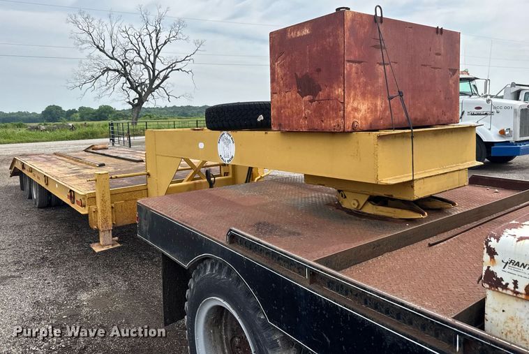 image for item DY0193 1991 Chevrolet Kodiak flatbed truck