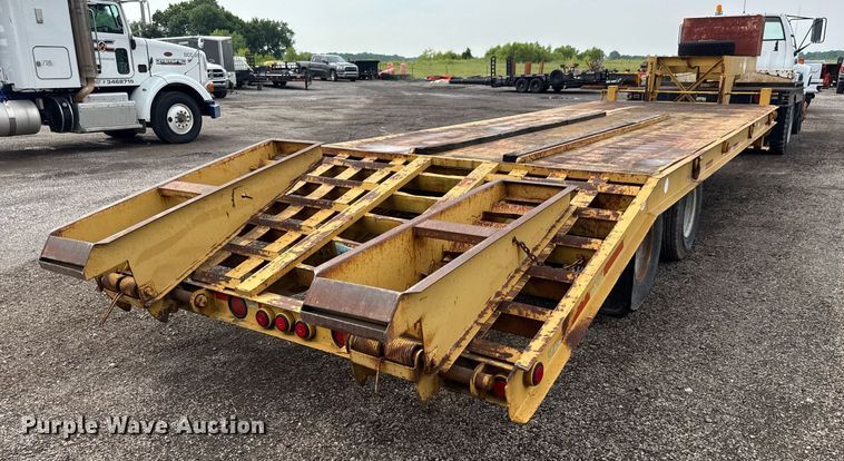 image for item DY0193 1991 Chevrolet Kodiak flatbed truck