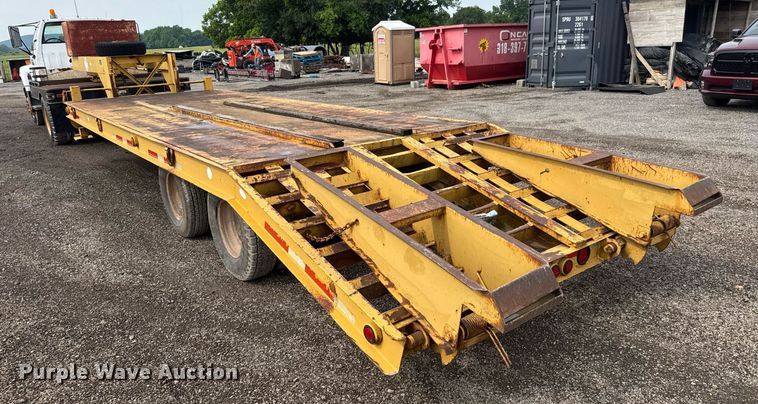 image for item DY0193 1991 Chevrolet Kodiak flatbed truck