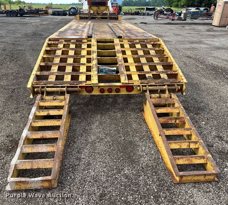 image for item DY0193 1991 Chevrolet Kodiak flatbed truck