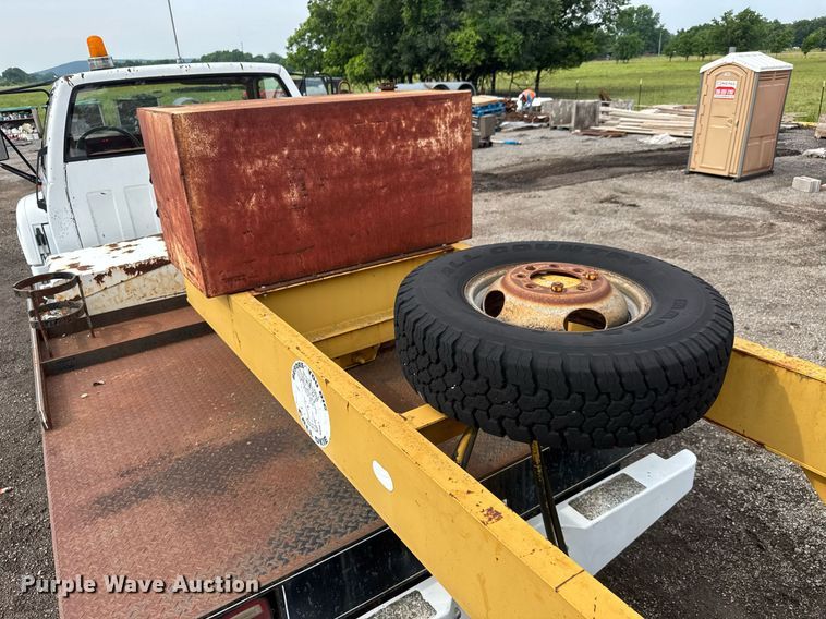 image for item DY0193 1991 Chevrolet Kodiak flatbed truck