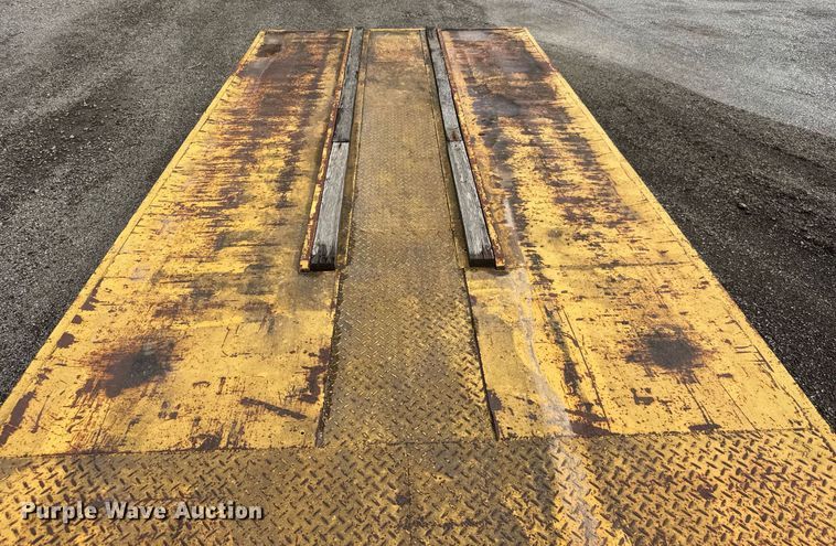 image for item DY0193 1991 Chevrolet Kodiak flatbed truck