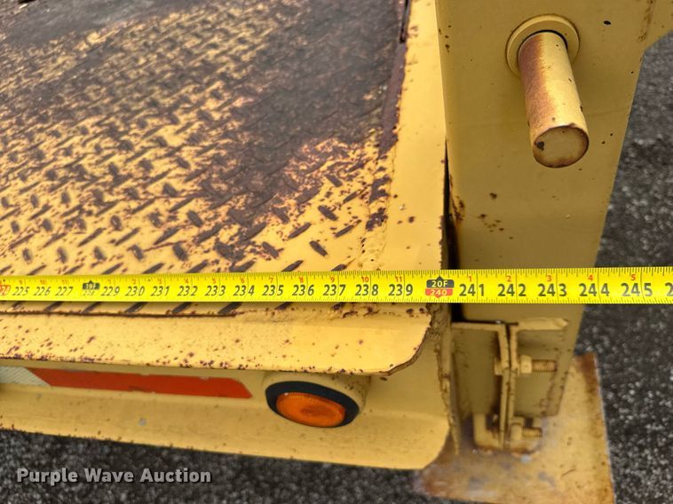 image for item DY0193 1991 Chevrolet Kodiak flatbed truck