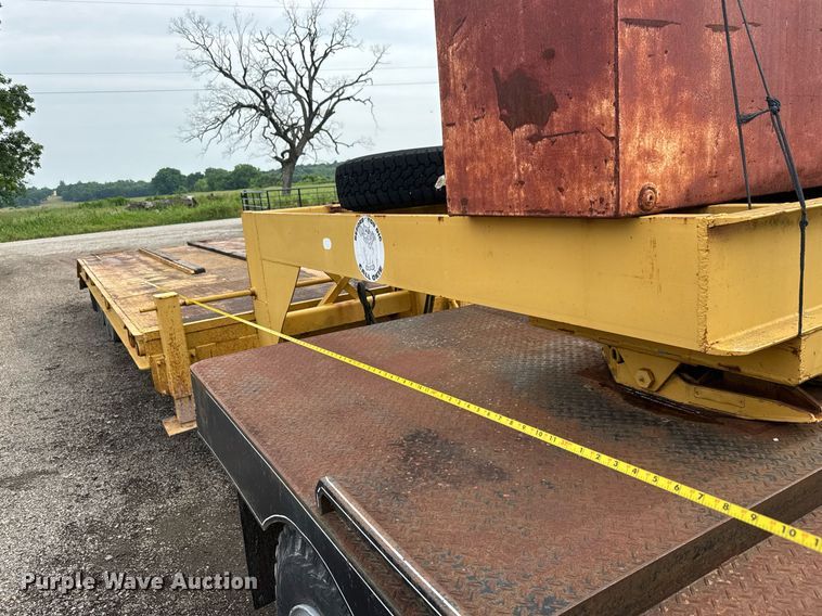 image for item DY0193 1991 Chevrolet Kodiak flatbed truck