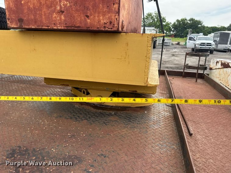 image for item DY0193 1991 Chevrolet Kodiak flatbed truck