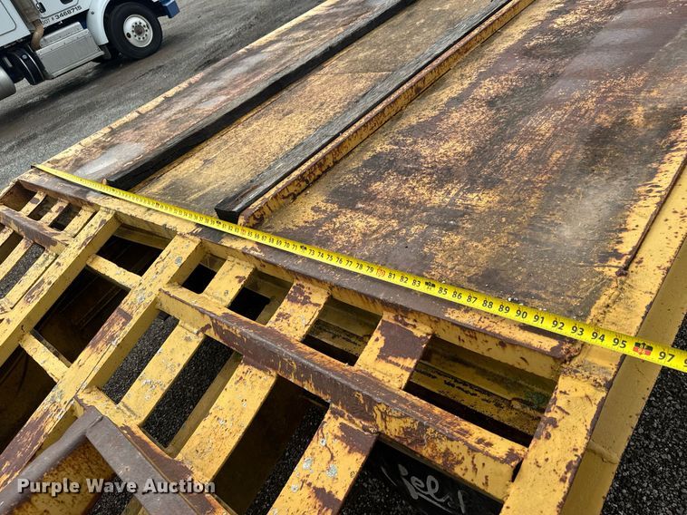 image for item DY0193 1991 Chevrolet Kodiak flatbed truck