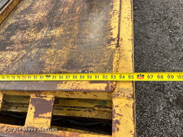 image for item DY0193 1991 Chevrolet Kodiak flatbed truck