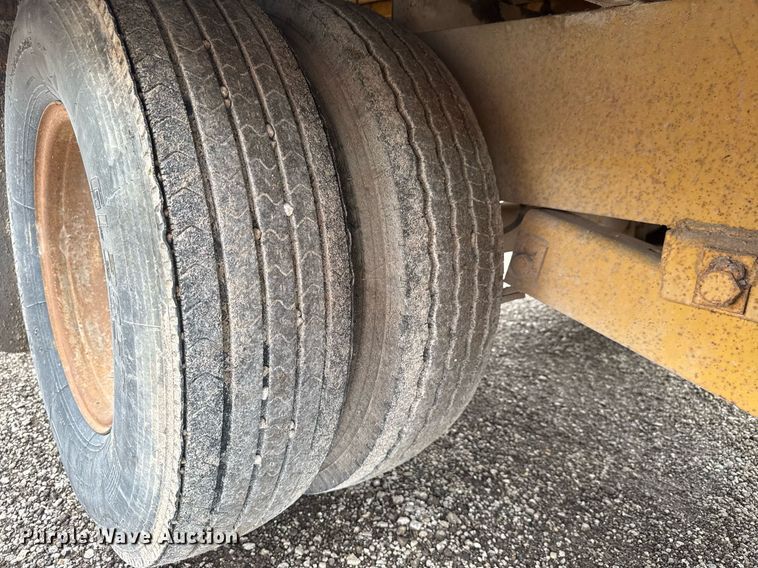 image for item DY0193 1991 Chevrolet Kodiak flatbed truck