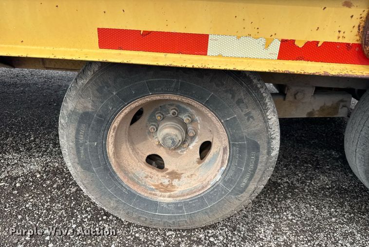 image for item DY0193 1991 Chevrolet Kodiak flatbed truck