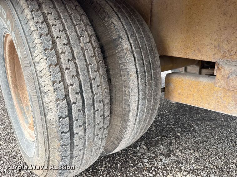 image for item DY0193 1991 Chevrolet Kodiak flatbed truck