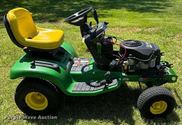 image for item DY0234 2002 John Deere LX277 lawn tractor