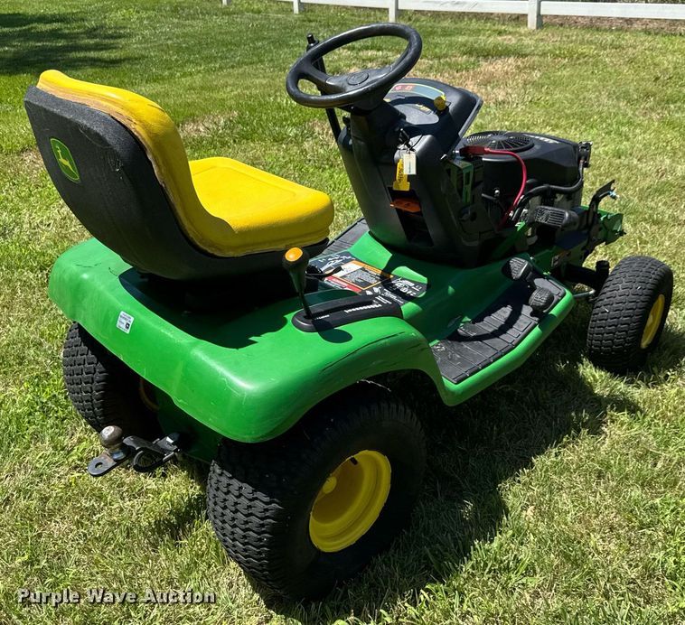 image for item DY0234 2002 John Deere LX277 lawn tractor