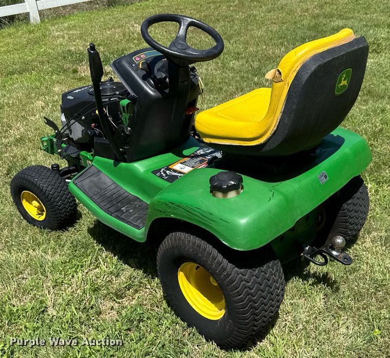 image for item DY0234 2002 John Deere LX277 lawn tractor