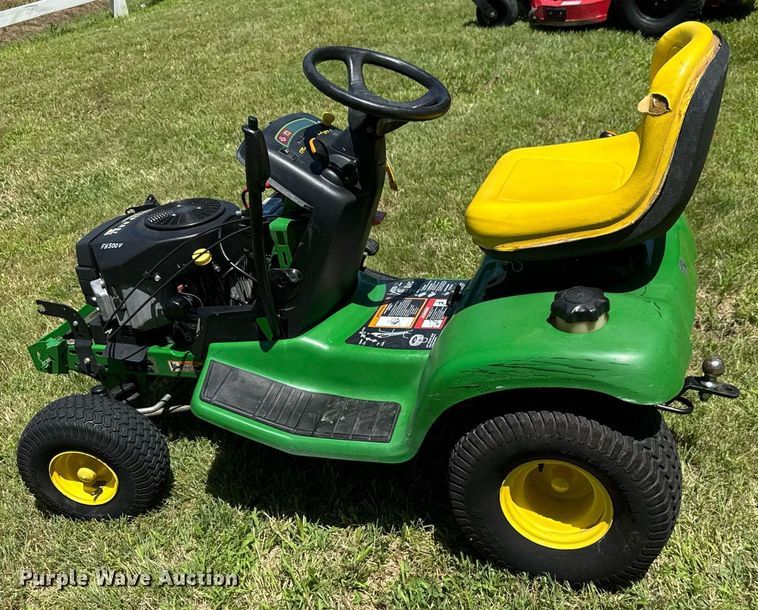 image for item DY0234 2002 John Deere LX277 lawn tractor
