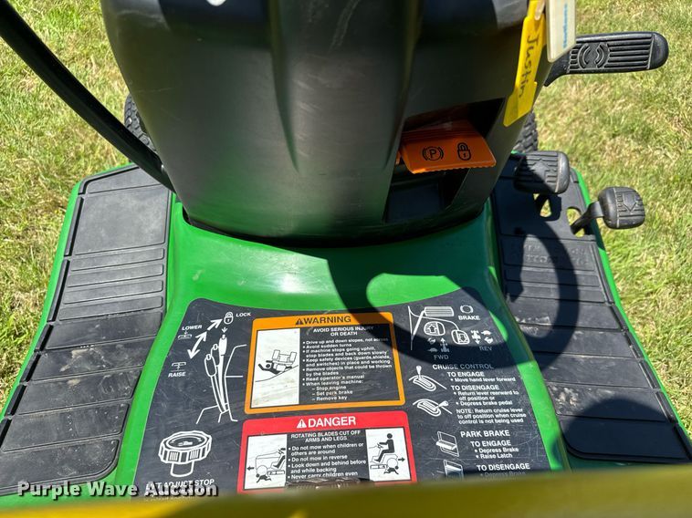 image for item DY0234 2002 John Deere LX277 lawn tractor