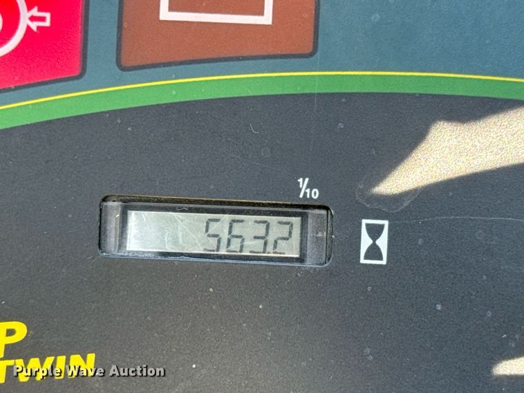 image for item DY0234 2002 John Deere LX277 lawn tractor