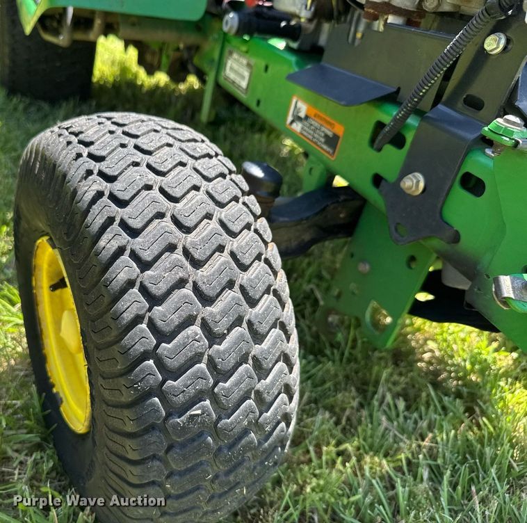 image for item DY0234 2002 John Deere LX277 lawn tractor