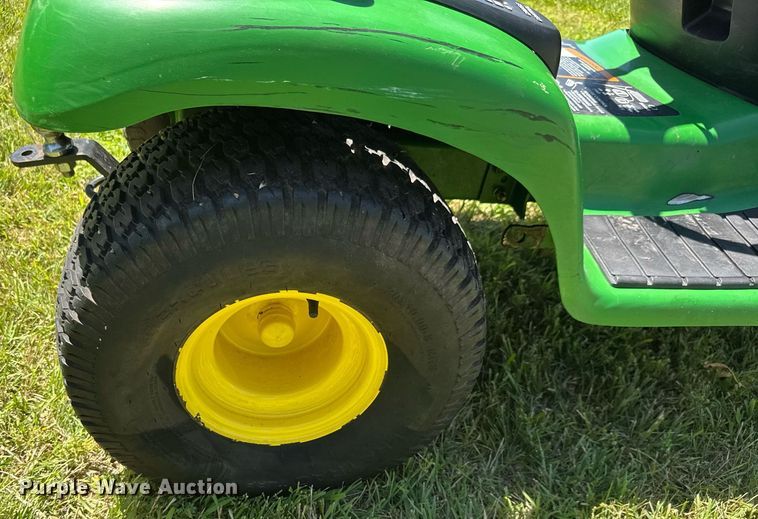 image for item DY0234 2002 John Deere LX277 lawn tractor