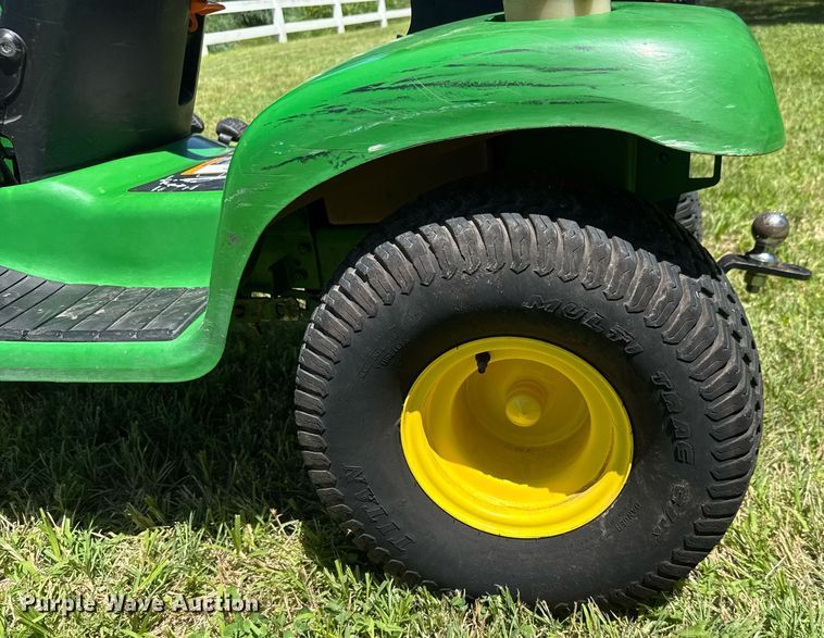 image for item DY0234 2002 John Deere LX277 lawn tractor