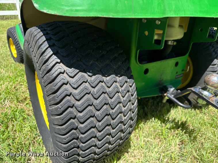 image for item DY0234 2002 John Deere LX277 lawn tractor