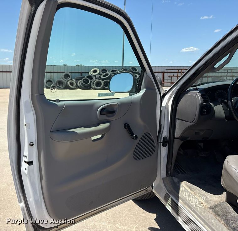 image for item DY0643 2000 Ford F150 SuperCab pickup truck