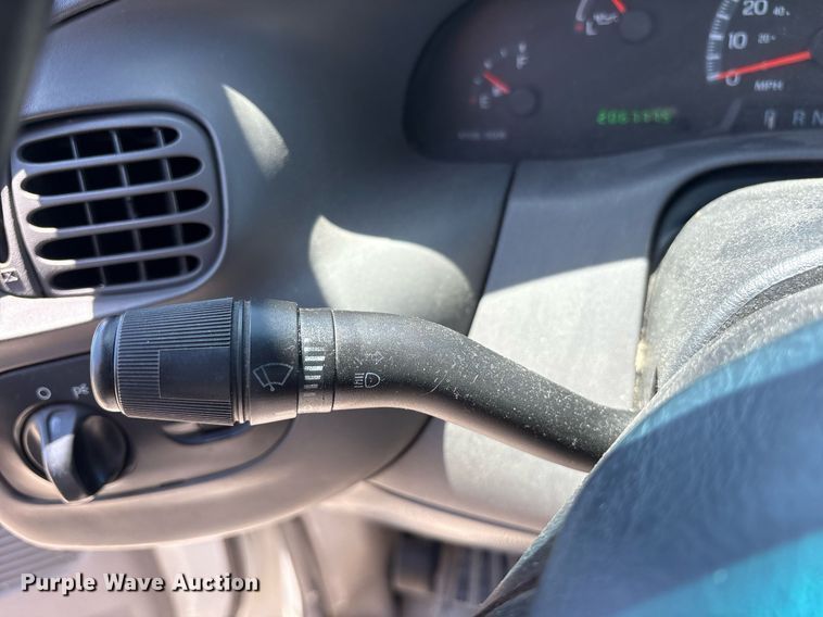 image for item DY0643 2000 Ford F150 SuperCab pickup truck