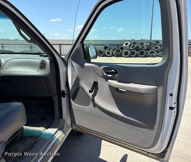 image for item DY0643 2000 Ford F150 SuperCab pickup truck