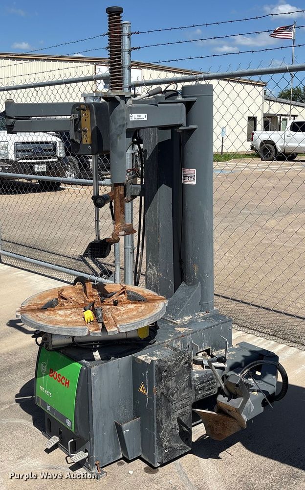 image for item DY0652 2014 Bosch TCE4375 Tire machine