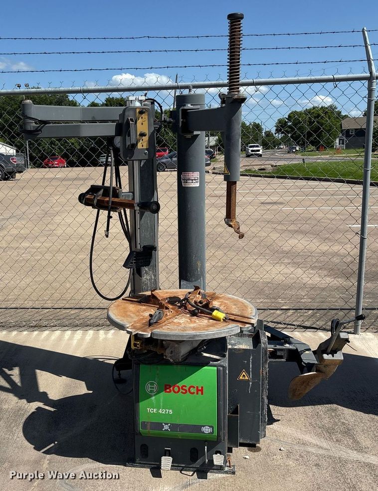 image for item DY0652 2014 Bosch TCE4375 Tire machine