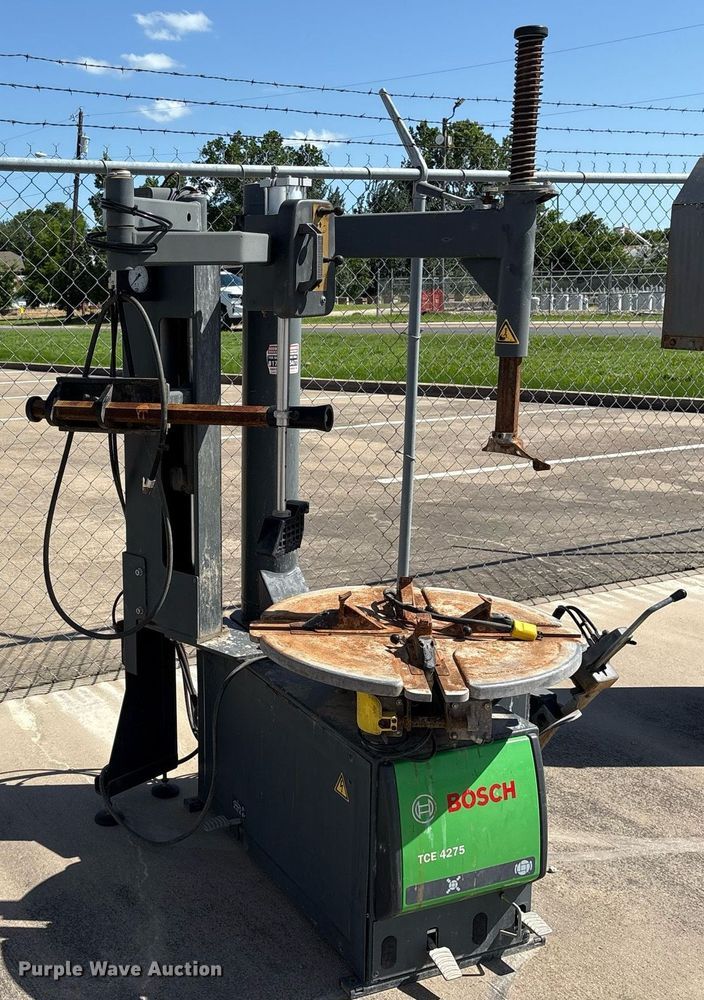 image for item DY0652 2014 Bosch TCE4375 Tire machine