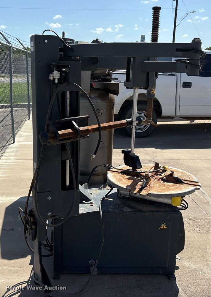 image for item DY0652 2014 Bosch TCE4375 Tire machine