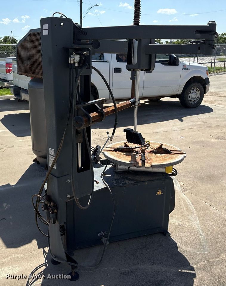 image for item DY0652 2014 Bosch TCE4375 Tire machine