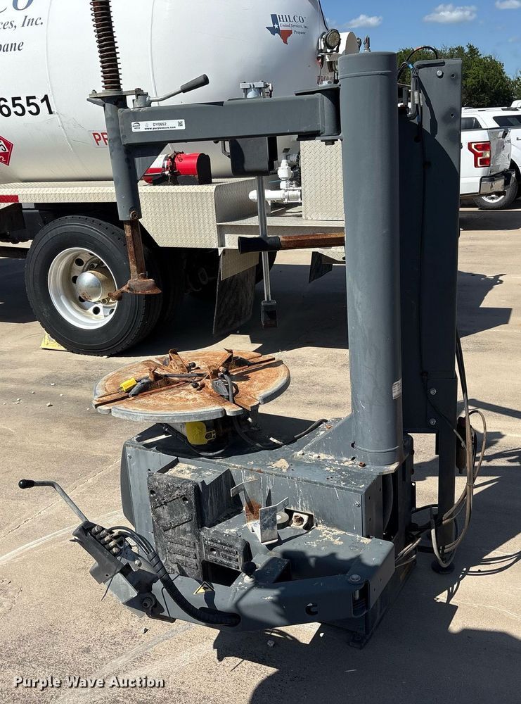 image for item DY0652 2014 Bosch TCE4375 Tire machine