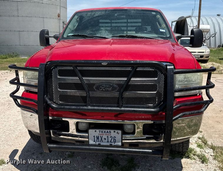 image for item DZ8512 2006 Ford F250 Super Duty XLT SuperCab flatbed pickup truck
