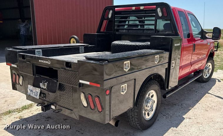 image for item DZ8512 2006 Ford F250 Super Duty XLT SuperCab flatbed pickup truck