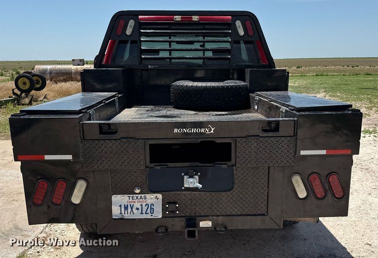 image for item DZ8512 2006 Ford F250 Super Duty XLT SuperCab flatbed pickup truck