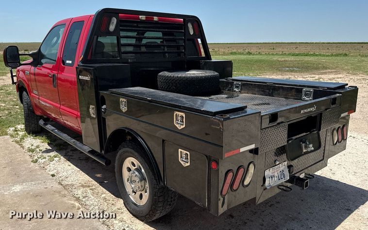 image for item DZ8512 2006 Ford F250 Super Duty XLT SuperCab flatbed pickup truck