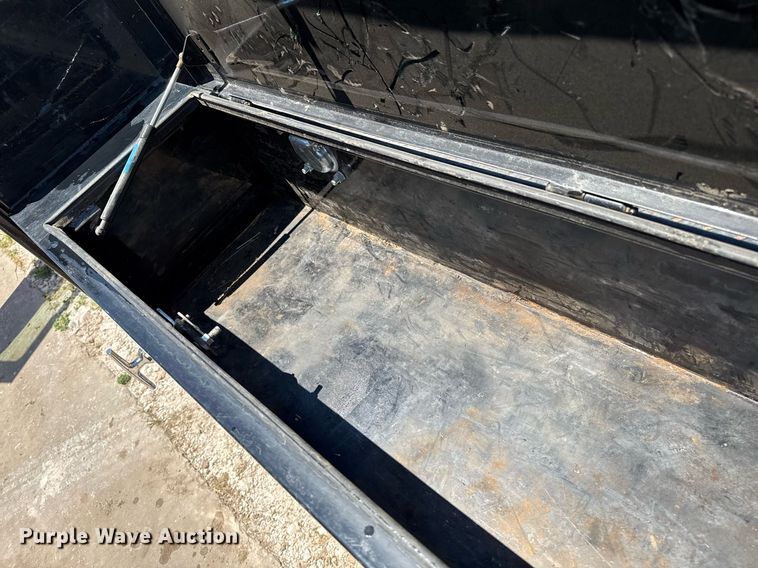 image for item DZ8512 2006 Ford F250 Super Duty XLT SuperCab flatbed pickup truck