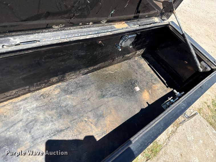 image for item DZ8512 2006 Ford F250 Super Duty XLT SuperCab flatbed pickup truck