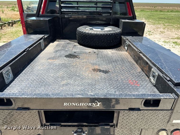 image for item DZ8512 2006 Ford F250 Super Duty XLT SuperCab flatbed pickup truck