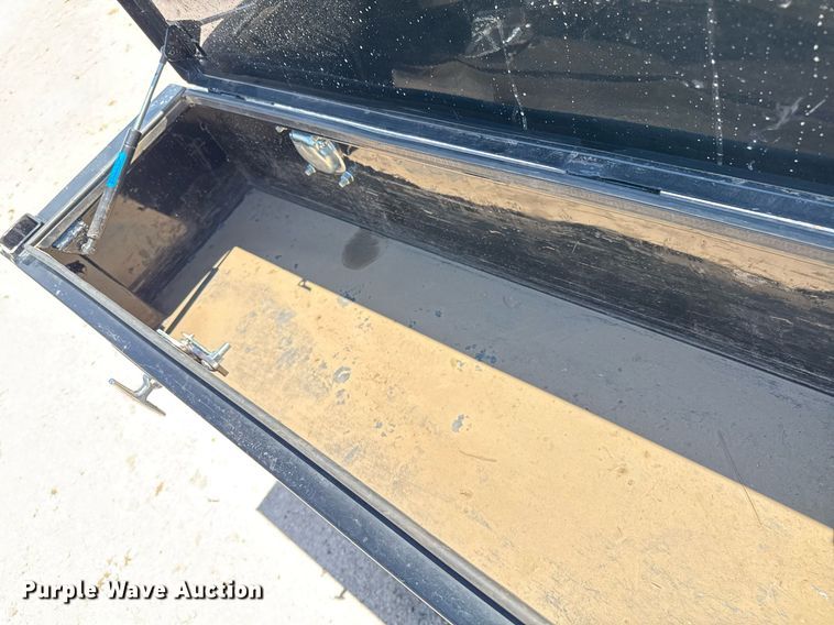 image for item DZ8512 2006 Ford F250 Super Duty XLT SuperCab flatbed pickup truck