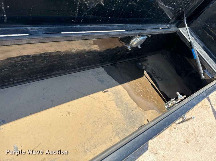 image for item DZ8512 2006 Ford F250 Super Duty XLT SuperCab flatbed pickup truck