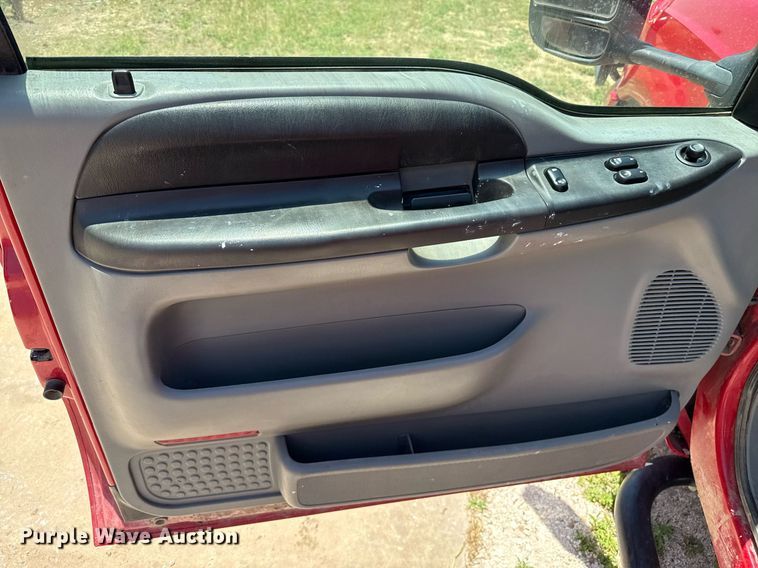 image for item DZ8512 2006 Ford F250 Super Duty XLT SuperCab flatbed pickup truck