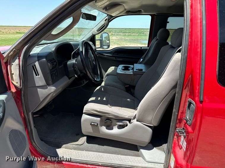 image for item DZ8512 2006 Ford F250 Super Duty XLT SuperCab flatbed pickup truck