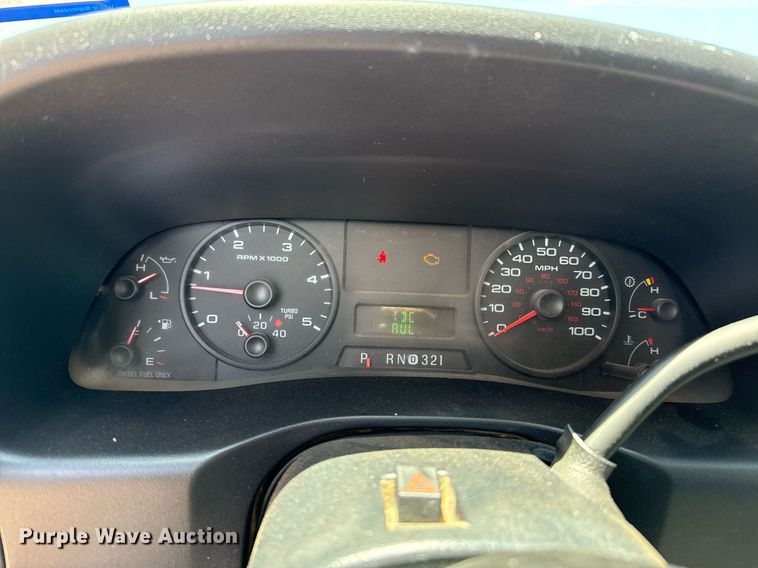 image for item DZ8512 2006 Ford F250 Super Duty XLT SuperCab flatbed pickup truck