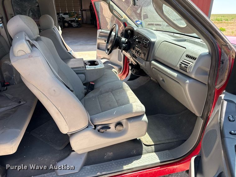 image for item DZ8512 2006 Ford F250 Super Duty XLT SuperCab flatbed pickup truck