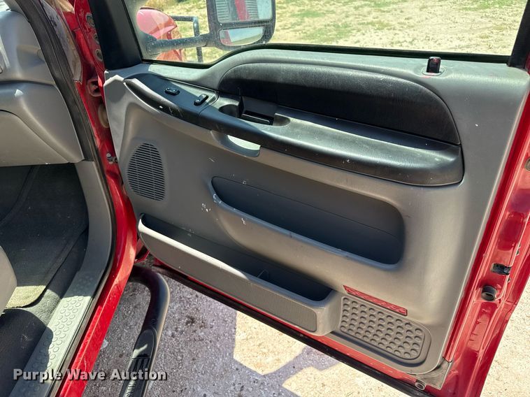 image for item DZ8512 2006 Ford F250 Super Duty XLT SuperCab flatbed pickup truck