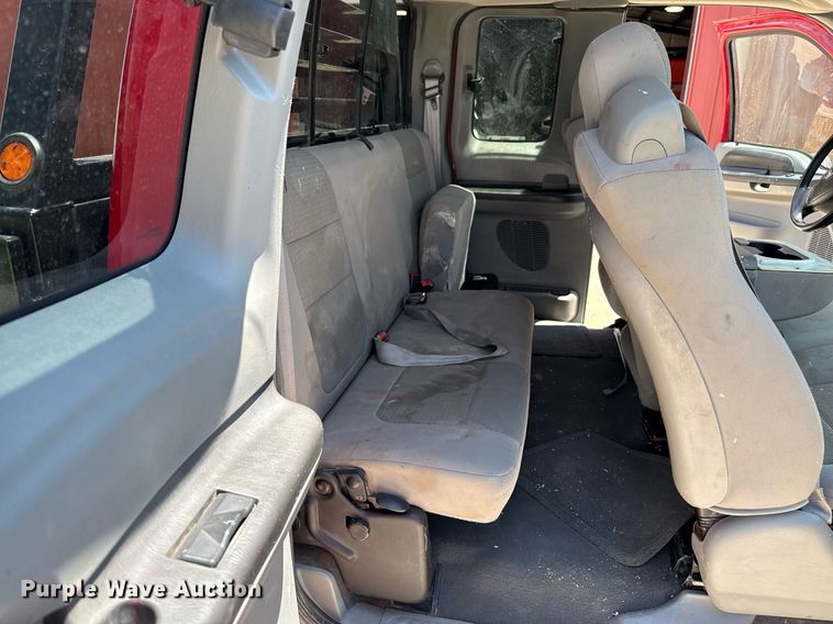 image for item DZ8512 2006 Ford F250 Super Duty XLT SuperCab flatbed pickup truck